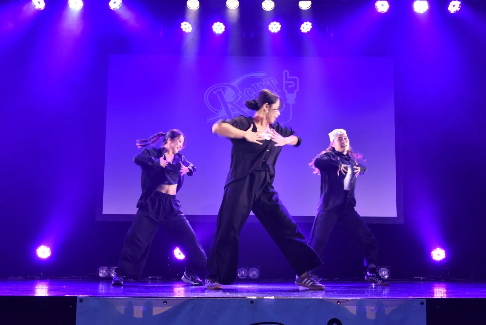 Solaraのステージでのダンス